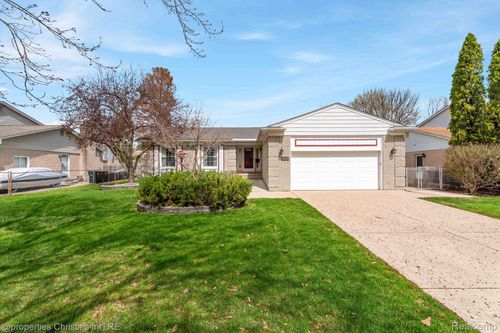 36004 Whitcomb St, Livonia, MI, 48154-2172 | Card Image
