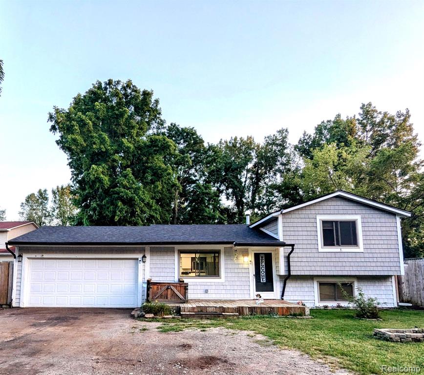 Pontiac Lake Rd, Waterford, MI 48327 #1
