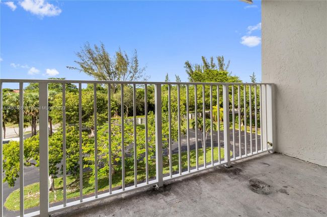 303 - 8200 Sw 210th St, Condo with 1 bedrooms, 1 bathrooms and null parking in Cutler Bay FL | Image 2
