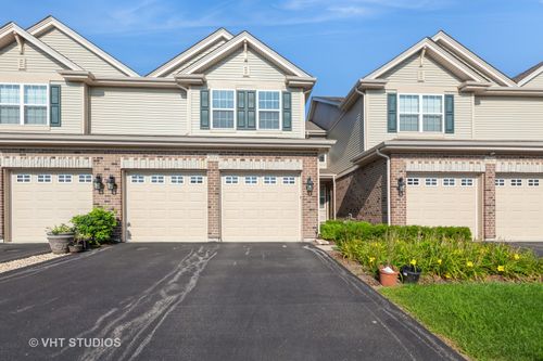 2051 Canyon Creek Ct, Aurora, IL, 60503-4932 | Card Image