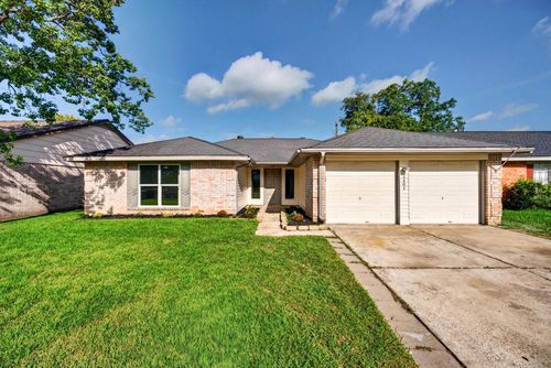 2402 Colonial Ridge Dr, Friendswood, TX, 77546-2608 | Card Image