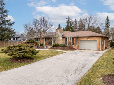 111 Calvin St, House other with 4 bedrooms, 3 bathrooms and 7 parking in Ancaster ON | Image 2