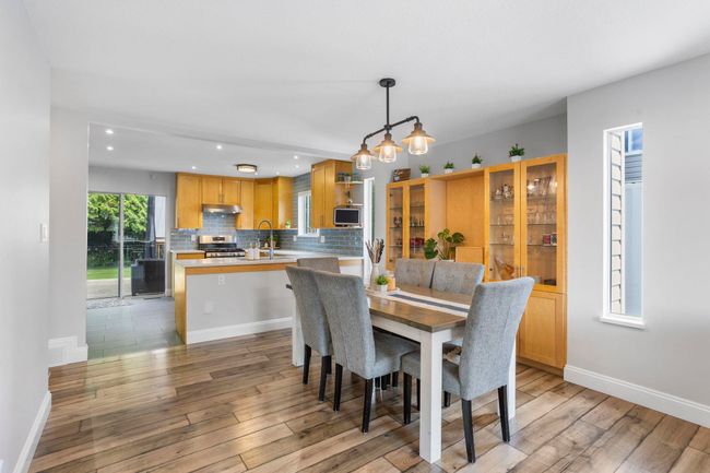 20147 Hampton St, House other with 3 bedrooms, 2 bathrooms and 5 parking in Maple Ridge BC | Image 6