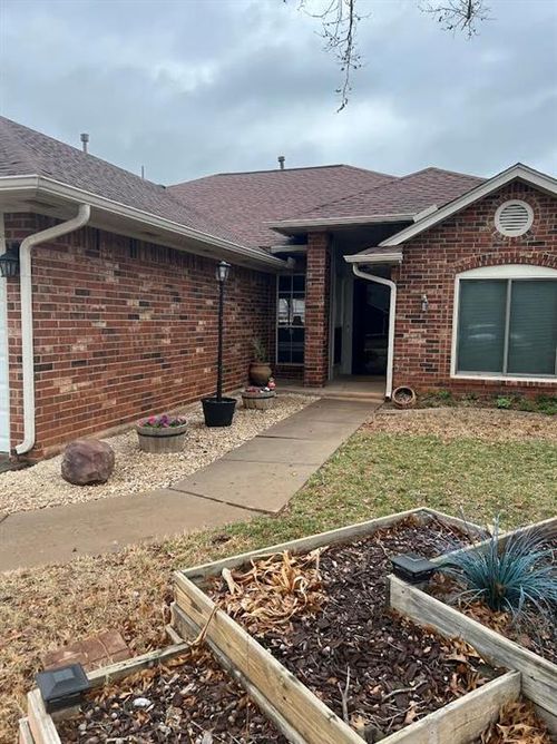 713 Gyrfalcon Dr, Norman, OK, 73072-8199 | Card Image