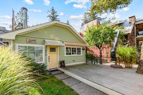 {{alt}} | Card Image