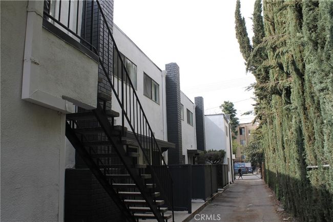 APT-6 - 5236 Kester Ave, Condo with 0 bedrooms, 0 bathrooms and 6 parking in Sherman Oaks CA | Image 6