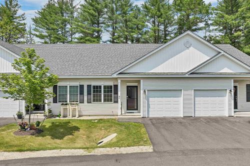 8C Villa Ln, Goffstown, NH, 03045-2104 | Card Image