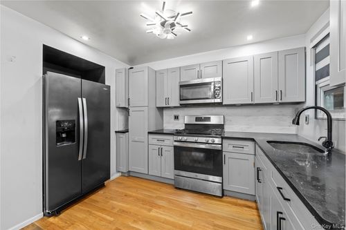 1103 Adee Ave, Bronx, NY, 10469-5171 | Card Image