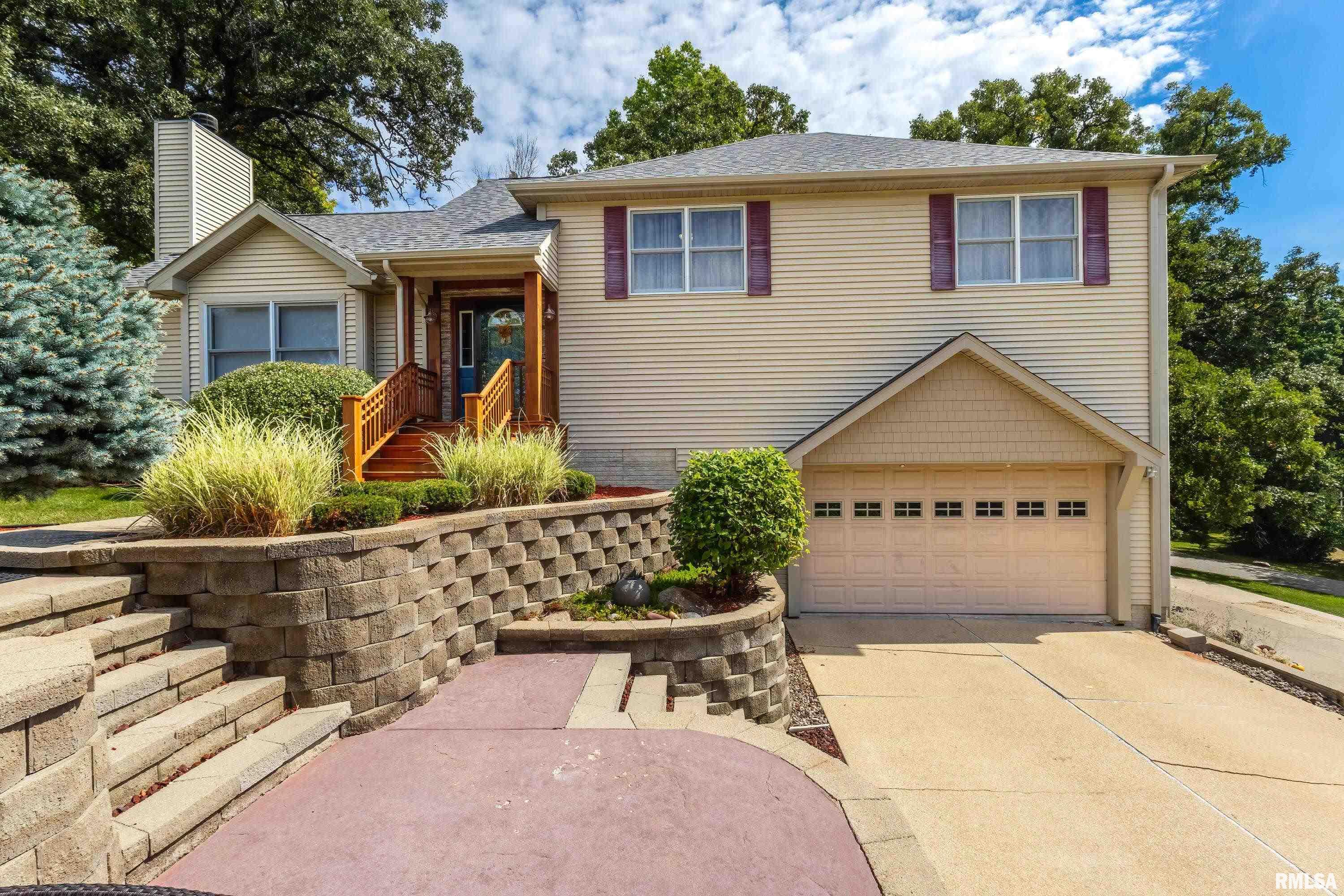 Elk Dr, Bettendorf, IA 52722