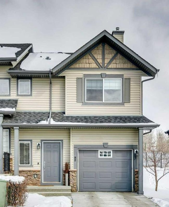 92 Rockyspring Grove Nw, Home with 3 bedrooms, 3 bathrooms and 2 parking in Calgary AB | Image 1