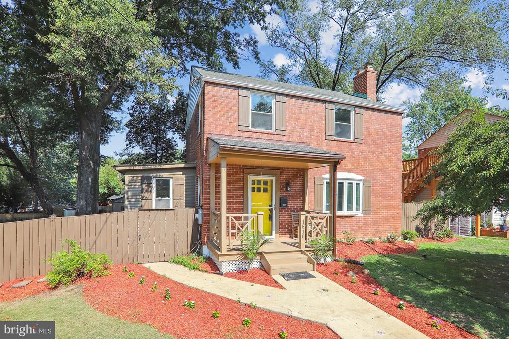 Delmont Ln, Takoma Park, MD 20912
