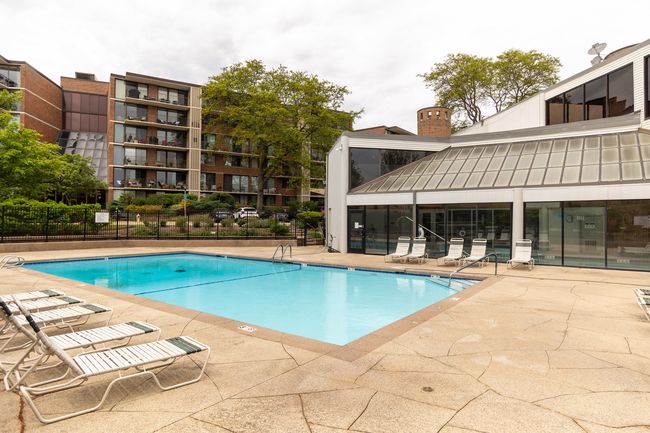 APT-208 - 2 S Atrium Way, Condo with 1 bedrooms, 2 bathrooms and 2 parking in Elmhurst IL | Image 18