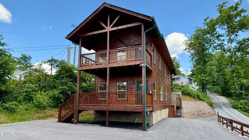 1009 Old Cartertown Rd, Gatlinburg, TN, 37738 | Card Image