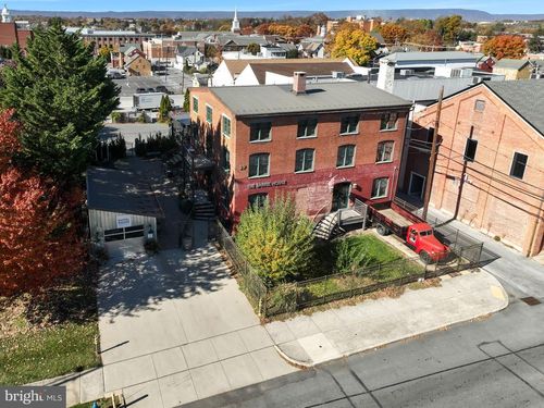 39 N 3rd St, CHAMBERSBURG, PA, 17201-1812 | Card Image