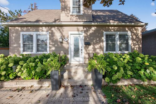 {{alt}} | Card Image