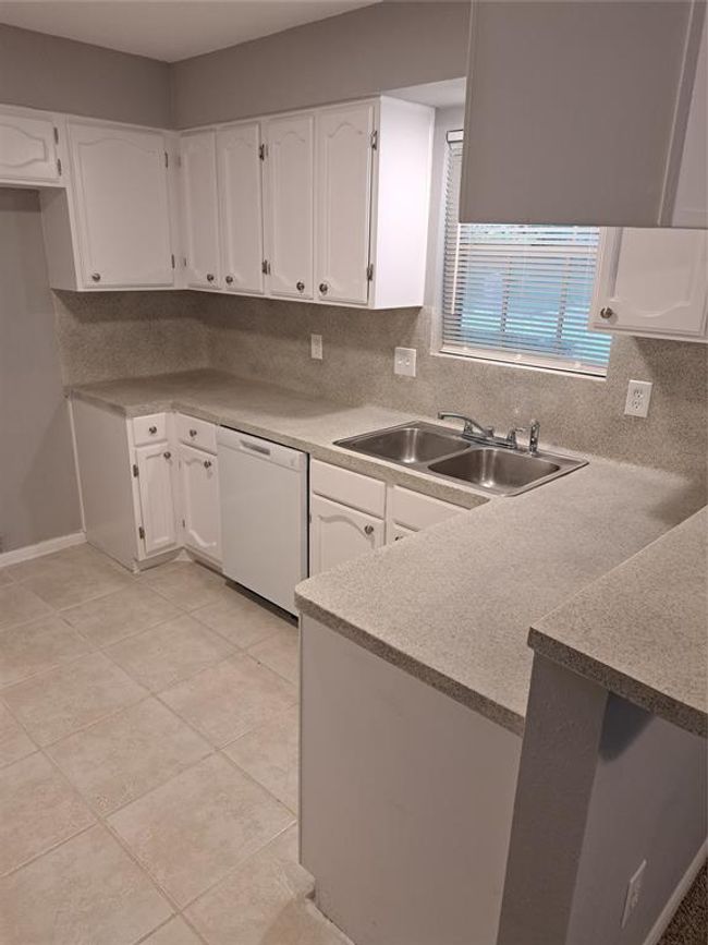 Kitchen | Image 11