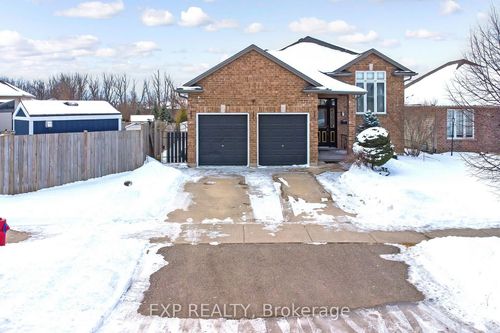 7 Lynbrook Lane, Welland, ON, L3C7M7 | Card Image