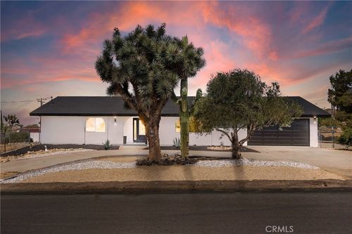 7495 Balsa Ave, Yucca Valley, CA, 92284-6133 | Card Image