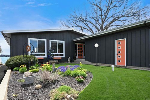 1043 E Northshore Dr, Syracuse, IN, 46567-8476 | Card Image