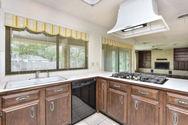 Kitchen | Image 15