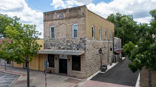 107 W Center St, Kyle, TX, 78640-9450 | Card Image