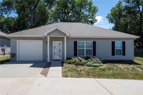 856 Ne 66th St, Gladstone, MO, 64118-4768 | Card Image