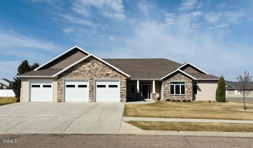 4103 Bayport Pl Se, Mandan, ND, 58554-6318 | Card Image