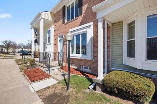 37586 Charter Oaks Blvd, Clinton Twp, MI, 48036-2422 | Card Image