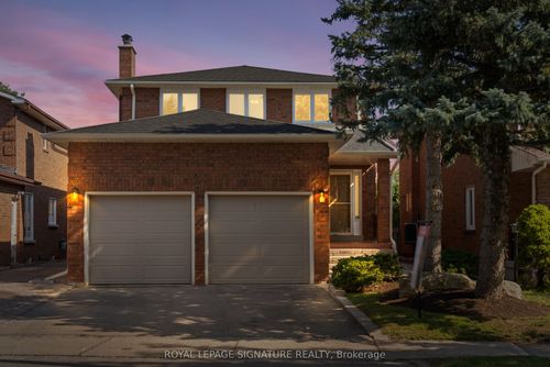 21 Sonny St, Maple, ON, L6A1B7 | Card Image