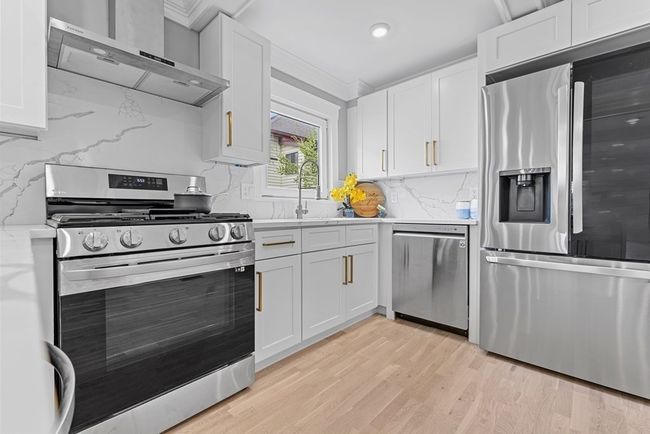 1 - 27 Central Rd, Condo with 4 bedrooms, 3 bathrooms and null parking in Somerville MA | Image 9