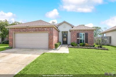 29551 Tiger Dr, House other with 3 bedrooms, 2 bathrooms and null parking in Denham Springs LA | Image 1