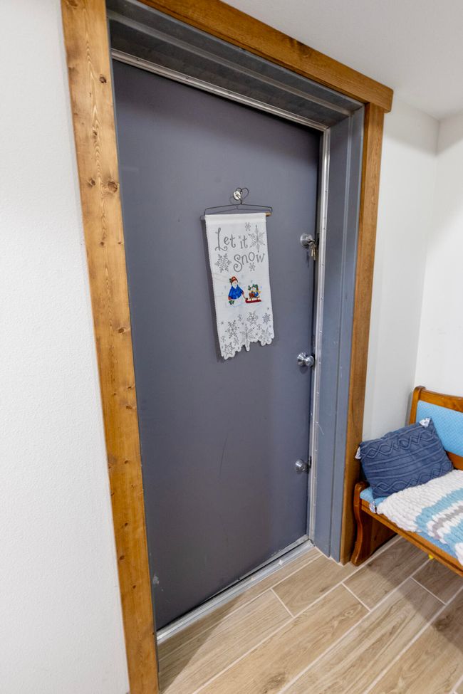 Large safe room | Image 47