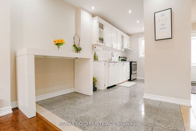 9 Havendale Crt, House attached with 4 bedrooms, 2 bathrooms and 5 parking in Brampton ON | Image 13