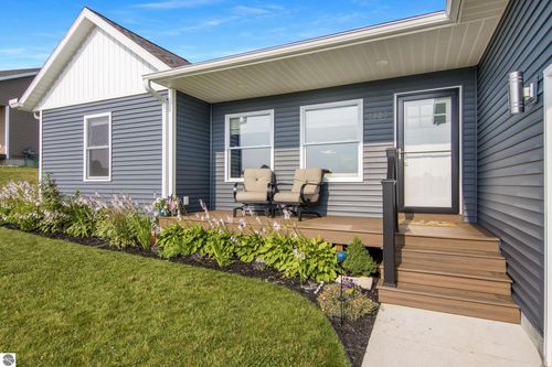 1325 Umber Dr, Traverse City, MI, 49696-8991 | Card Image