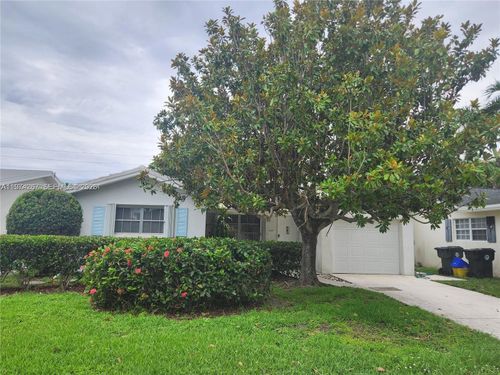 107 18th Ave S, Lake Worth, FL, 33460-5811 | Card Image