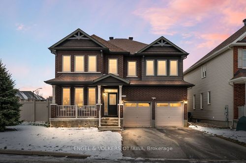 379 Ardmore St, Manotick, ON, K4M0C8 | Card Image