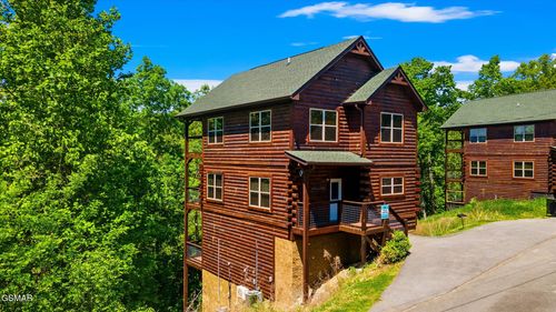 2243 Wingspan Dr, Sevierville, TN, 37876-8011 | Card Image