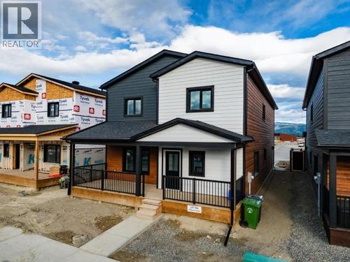 35 Wyvern Ave, Whitehorse, YT, Y1A0T6 | Card Image