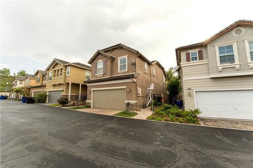 28225 Clementine Dr, Santa Clarita, CA, 91350-3251 | Card Image
