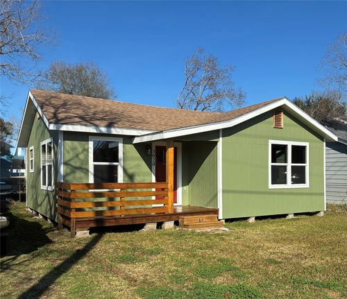 3020 Western Ave, West Orange, TX, 77630-6142 | Card Image