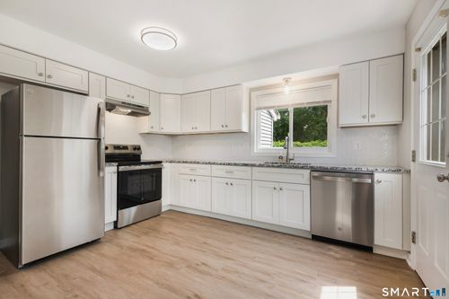 40 Kingsbury Ln, Glastonbury, CT, 06033-2085 | Card Image