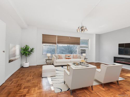 3d-8 Fordham Hill Oval, Bronx, NY, 10468-4809 | Card Image