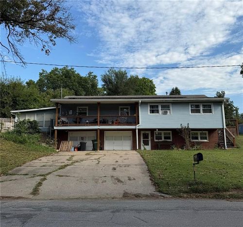 1402 Cherokee St, Leavenworth, KS, 66048-2228 | Card Image