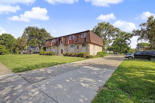 34190 Forest St, Wayne, MI, 48184-1765 | Card Image
