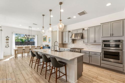 2819 E Los Gatos Dr, Phoenix, AZ, 85050-8271 | Card Image