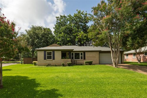1318 Brookhurst St, Irving, TX, 75061-5451 | Card Image