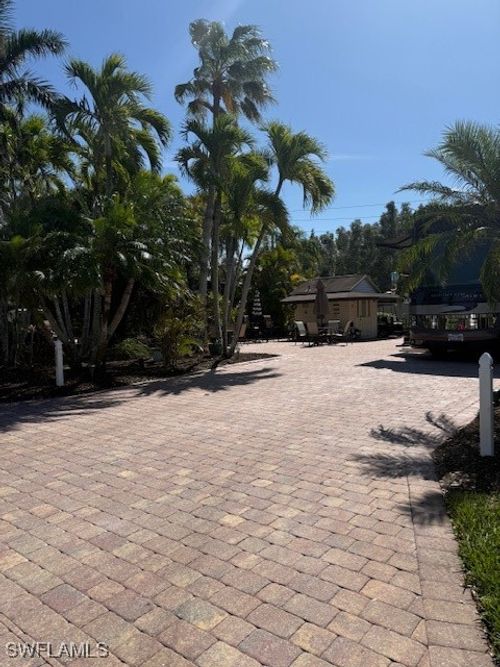 4572 Southern Breeze Dr, NAPLES, FL, 34114-9417 | Card Image