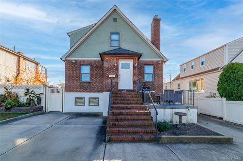 57 Island Pkwy, Island Park, NY, 11558-1473 | Card Image