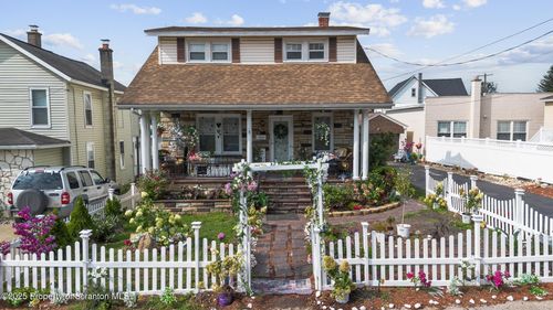 625 Keystone Ave, Peckville, PA, 18452-1621 | Card Image
