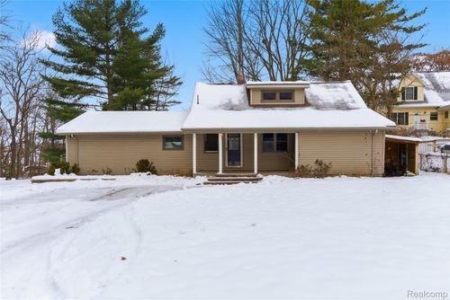 6290 Briggs Lake Dr, Brighton, MI, 48116-9564 | Card Image